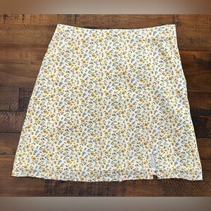 Hollister Ditsy Yellow Flower Skirt Size XS Lined With Small Slit